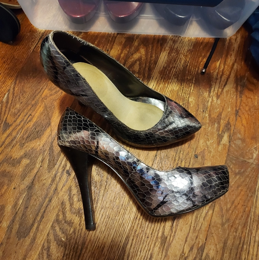 Sexy black and silver snake skin patterned Carlos Santa heels.